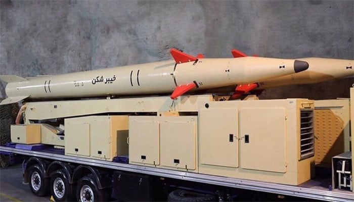 پاسدارانِ انقلاب کا علامتی منظر اور فوجی حکام