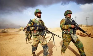 عراق میں فضائی حملے کے بعد ملبے اور تباہ شدہ عمارتوں کا منظر