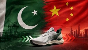SIFC میں دستخطی تقریب جہاں Forward Sports اور Zhongzi Huaxin کے نمائندوں نے معاہدہ کیا