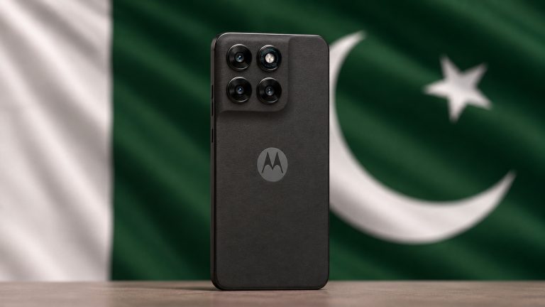 CoreTECH اور Motorola کے لوگو کے ساتھ Moto G77 اسمارٹ فون