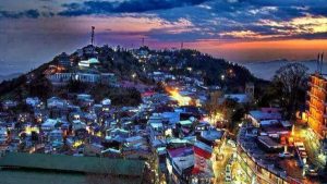 ڈی سی آفس اور پی آئی اے پارک میں نصب رنگ برنگی روشنیاں