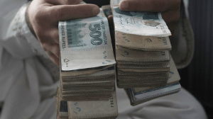 پاکستانی کرنسی نوٹس اور مالیاتی اعدادوشمار کا گراف