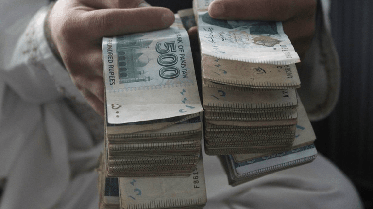 پاکستانی کرنسی نوٹس اور مالیاتی اعدادوشمار کا گراف