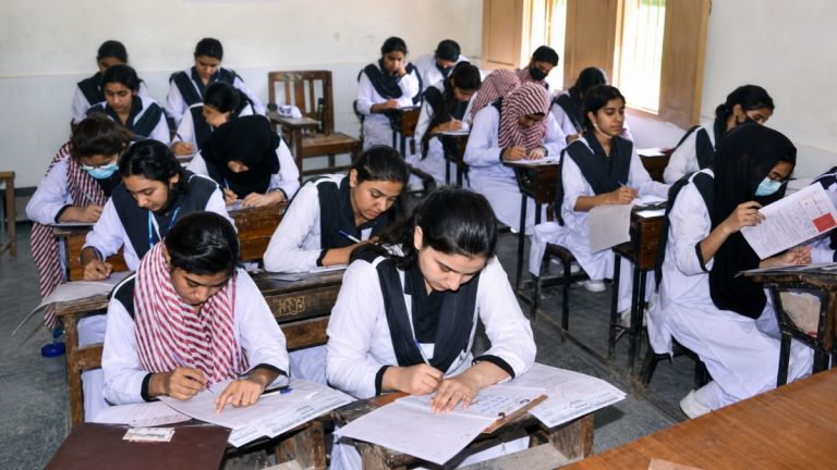 بورڈ آف انٹرمیڈیٹ اینڈ سیکنڈری ایجوکیشن ملاکنڈ اور کوہاٹ کی سرکاری نوٹس بورڈ کی نمائندہ تصویر