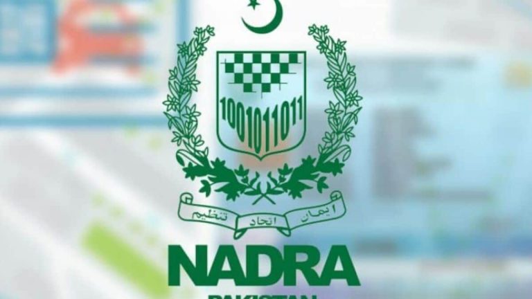نادرا کے نئے QR کوڈ بیسڈ چپ لیس قومی شناختی کارڈ کی عکس بندی