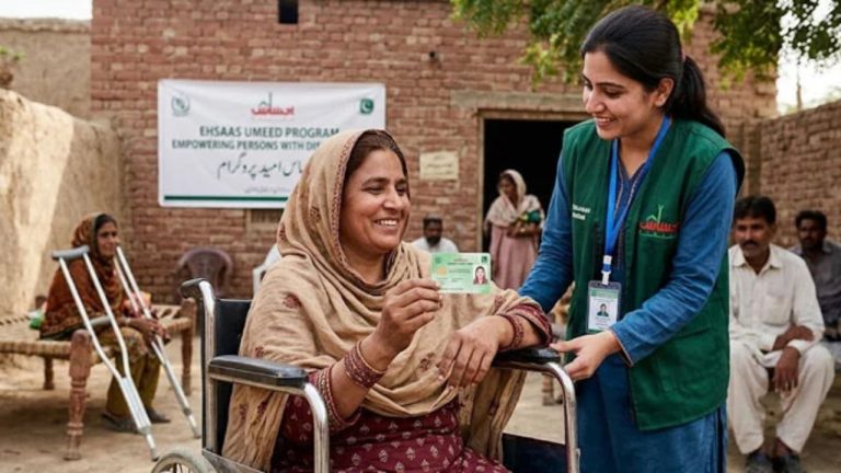 چیف منسٹر کے مشیر برائے سماجی بہبود ملک لیاقت علی خان سوابی کی کھلی کچہری میں خطاب کرتے ہوئے
