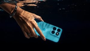 Motorola Moto G Max اسمارٹ فون فرنٹ اور بیک ویو کے ساتھ