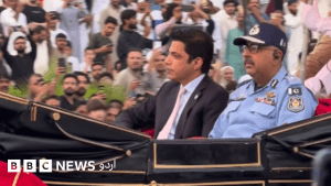 اسلام آباد یومِ آزادی پریڈ میں شاہی بگھی پر بیٹھے چیف کمشنر اور آئی جی