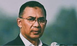 طارق رحمان کی تصویر اور بنگلہ دیشی و انڈین جھنڈوں کا منظر