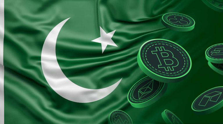 کرپٹو ٹوکنز کے آئیکون کے ساتھ پاکستان کا نقشہ اور کمپیوٹر سکرین