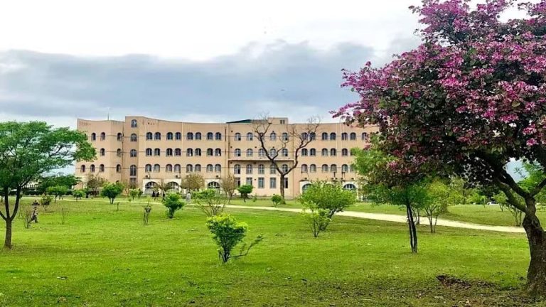 علامہ اقبال اوپن یونیورسٹی اسلام آباد مین کیمپس کا ایک منظر