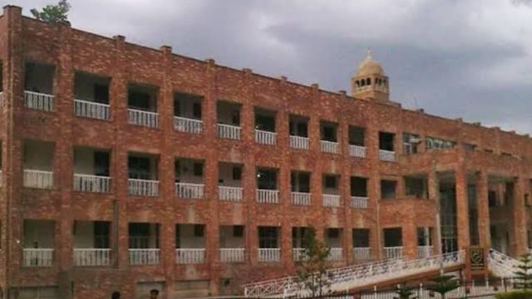 ہولی فیملی ہسپتال کی عمارت کا بیرونی منظر
