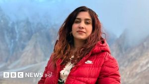 سپنتک چوٹی کے برف پوش پہاڑ اور ریسکیو آپریشن کے لیے تیار عملہ