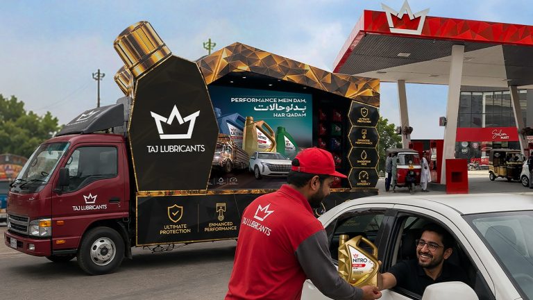 تاج پٹرول اسٹیشن پر نئی تاج لبریکینٹس آئل بوتلیں