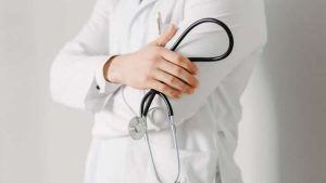 قومی اسمبلی میں وزیر صحت سید مصطفیٰ کمال تقریر کرتے ہوئے