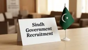 سرکاری نوٹس بورڈ جس پر ملازمتوں کے اشتہار کی اطلاع چسپاں ہے