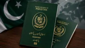 گوجرانوالہ نادرا میگا سینٹر میں وزیرداخلہ کا دورہ اور عوام سے بات چیت