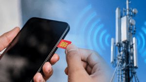 موبائل فون اور ریチャارج کارڈ یا بیلنس اسکرین کی تصویر