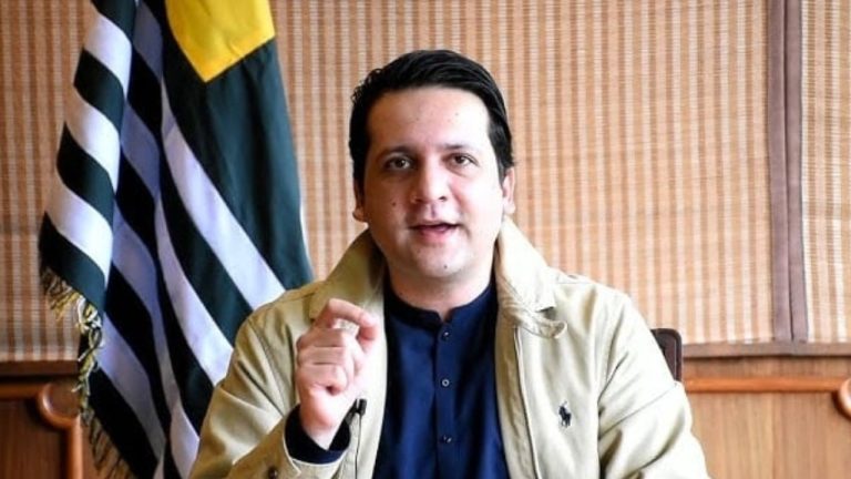 قانون ساز اسمبلی کے کمرے میں حلف برداری یا ووٹنگ کا منظر مظفرآباد