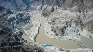 ڈائیمربھاشا ڈیم کا منظر اور واپڈا کا نقشہ