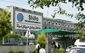 شفا انٹرنیشنل ہاسپیٹلز کی عمارت اور ایمبولینس
