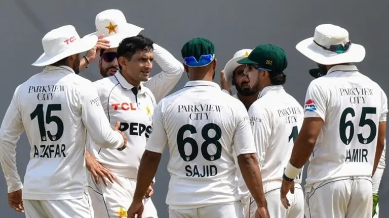 لارڈز گراؤنڈ میں انگلینڈ اور پاکستان کے درمیان ٹیسٹ میچ کا منظر
