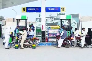 پٹرولیم قیمتوں میں ہوشرُبا اضافہ، ہفتے میں صرف چار دن کام ہو گا