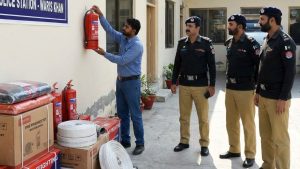 راولپنڈی پولیس اسٹیشن کے باہر فائر ایکسٹنگوشر کی علامتی تصویر