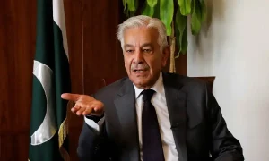 اختیارات کی منتقلی ناگزیر ہے، خواجہ آصف کا پیپلز پارٹی پر نئے صوبوں پر دوہرا موقف رکھنے کا الزام