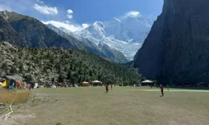 گلگت بلتستان کے پہاڑی مناظر؛ سیٹلائٹ کنیکٹوٹی اور انٹرنیٹ کی ضرورت پر بحث