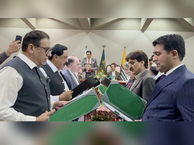 آزاد کشمیر کی نئی آٹھ رکنی کابینہ کے ارکان