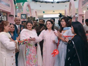 کراچی میں تین روزہ نمائش: سندھ کے 15 اضلاع کی خواتین کے 5,000 سے زائد دستکاری کے نمونے