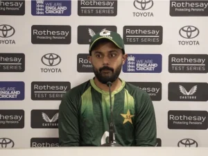 ایڈگباسٹن میں پاکستان کی ٹیم کے تمام کھلاڑیوں کا وکٹ پر نکلنا