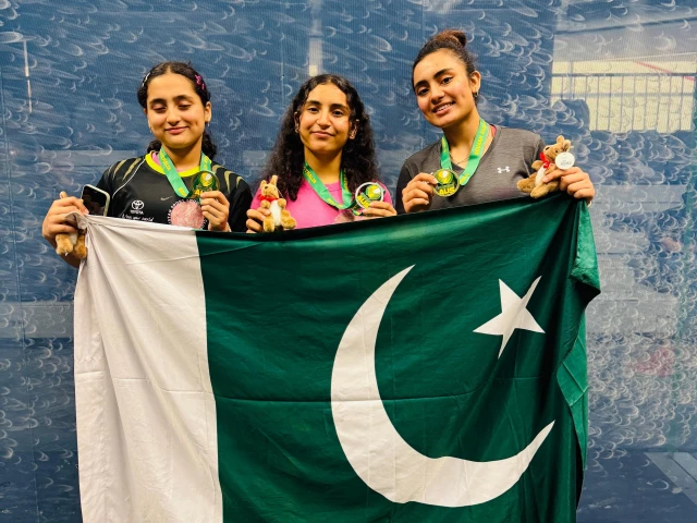 پشاور کی تین بہنیں اسکوواش کے ایشیائی کھیلوں کے لیے قومی ٹیم میں شامل