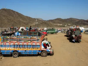 سامان لے جانے والا ٹرک سڑک پر؛ ایندھن کی قیمتوں کا اثر