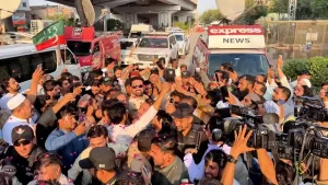 وزیراعلیٰ محمد سہیل آفریدی پشاور ریوائیٹلائزیشن پلان کے تحت سڑکوں کی اپ گریڈیشن کے سنگ بنیاد کا پتھر رکھتے ہوئے