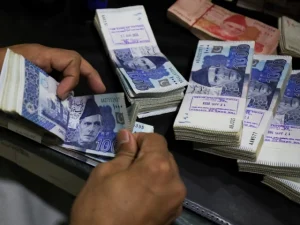 پنجاب کی حکومت نے راولپندی ڈیویشن میں 130 مشینی کارکنوں کے سامنے چیک تقسیم کے اجتماع میں مقامی افسران کی موجودگی کے ساتھ فینانسل ایڈ کی تقسیم کی۔
