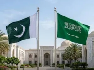 دستاویزات اور قلم، اقتصادی تعاون کے لیے پروگریس کارڈ تیار کرنے کی علامتی تصویر