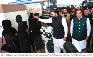 بلوچستان کے وزیر اعلیٰ میر سرفراز بگٹی کوئٹہ میں جناح پیپلز میٹرو ٹرین سروس کا افتتاح کر رہے ہیں