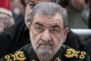 محسن رضائی ٹی وی پر خطاب کرتے ہوئے