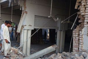 کوہاٹ اولڈ پولیس لائنز کے قریب متاثرہ مسجد اور امدادی کارروائیاں