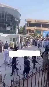 طلبا احتجاج اور یونیورسٹی گارڈز کا ردعمل