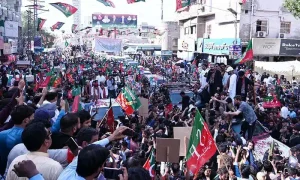 پی ٹی آئی کے کارکن گنڈی چوک لکی مروت میں جمع ہو رہے ہیں