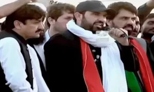 خیبر پختونخوا کے وزیرِاعلیٰ کا پی ٹی آئی پالیسی پر خطاب؛ دہشت گردی ختم کرنے کا دعویٰ