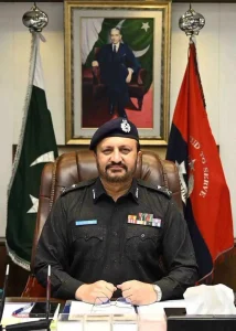 رتوڈیرو جیکب آباد روڈ کے قریب پولیس سرچ آپریشن کی تصویر