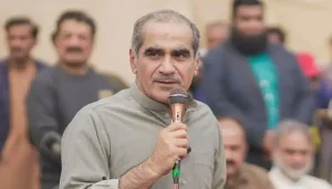 خواجہ سعد رفیق تقریر کرتے ہوئے