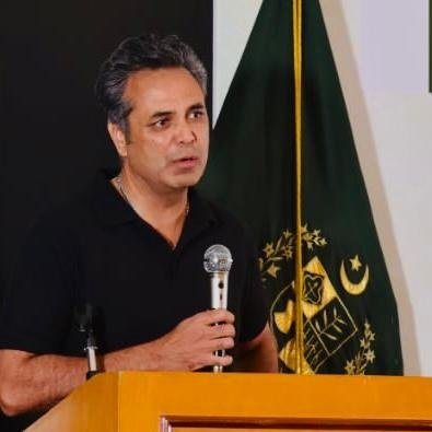 طلال حسین کے کالم یا سہیل آفریدی کی تصویر کے ساتھ سیاسی تجزیہ