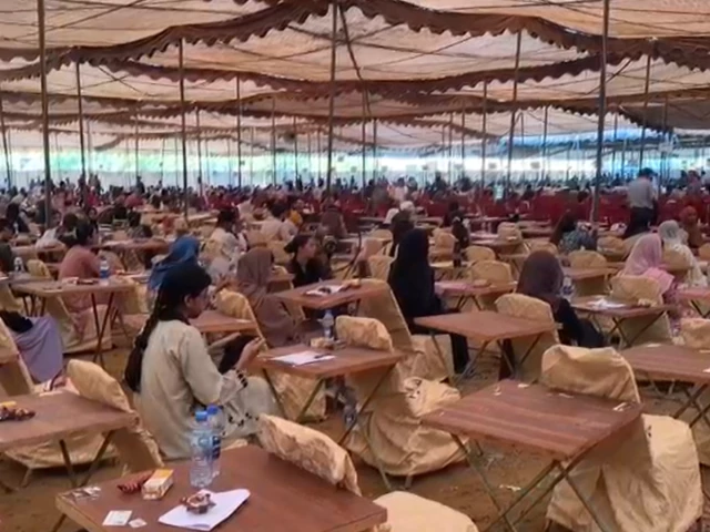 سندھ کے مکینوں کی نمائندہ تصویر، تعلیمی مباحثے کا منظر