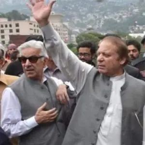 خیبر پختونخوا کی سڑک پر سیکیورٹی فورسز اور سیکورٹی چیک پوائنٹ