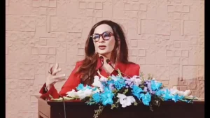 سینیٹر شیری رحمان پاکستان ایک ایس جی پالیسی رپورٹ لانچنگ میں خطاب کرتے ہوئے